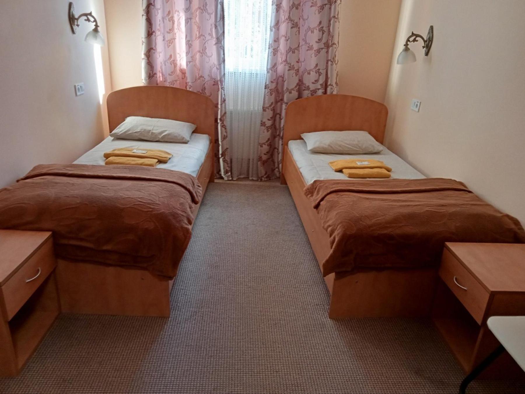 Hostel Iskra ลวีฟ ภายนอก รูปภาพ